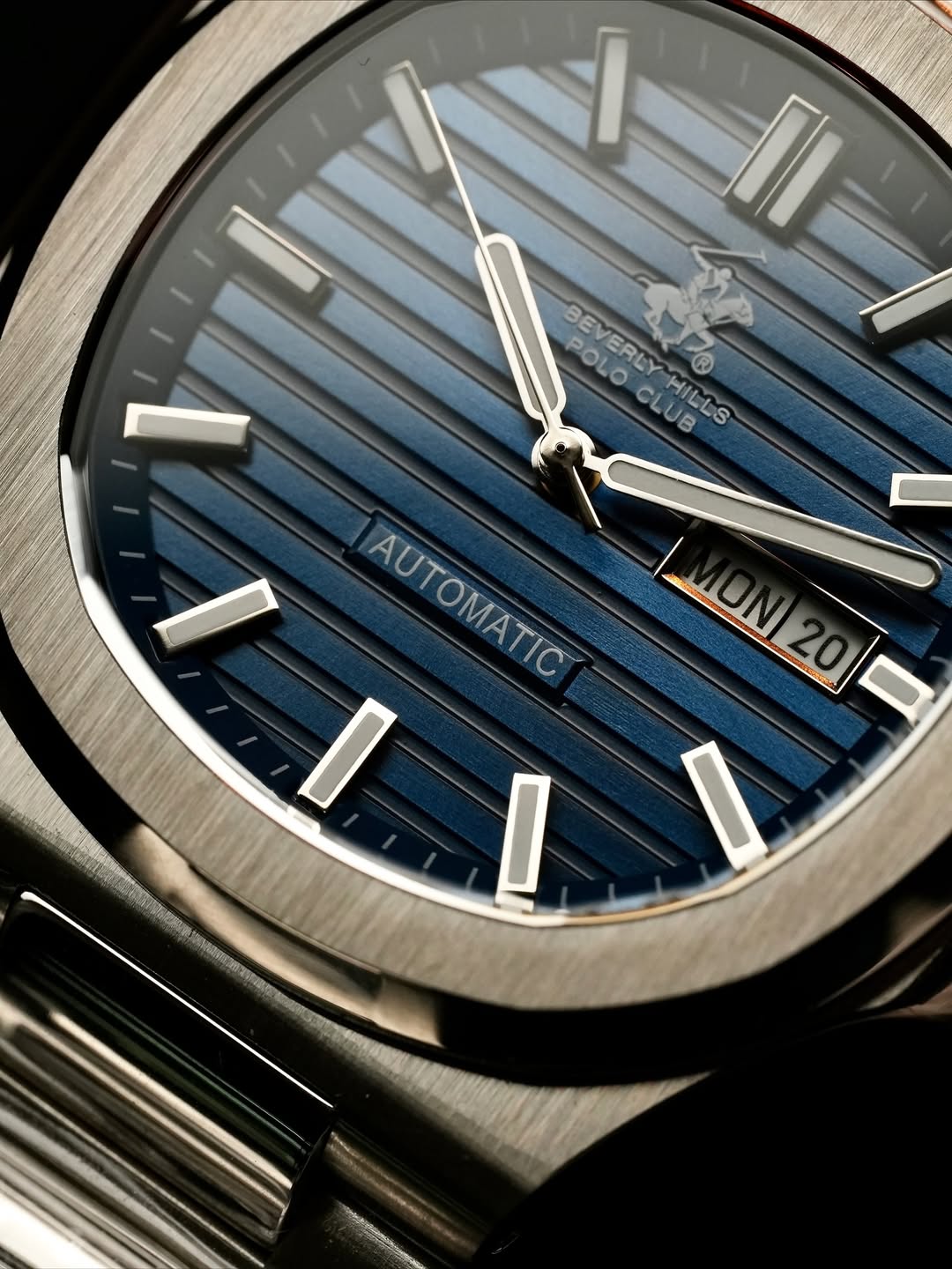 Blue dial, silver chain - Pak Style Hub