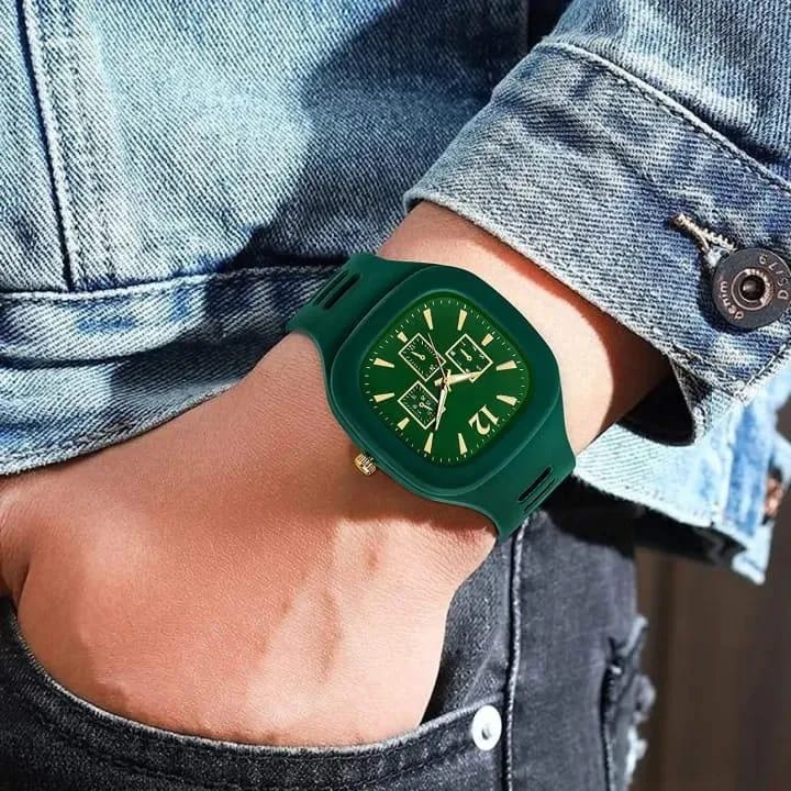 Man's Black Analogue Watch Lightweight Casual - Pak Style Hub